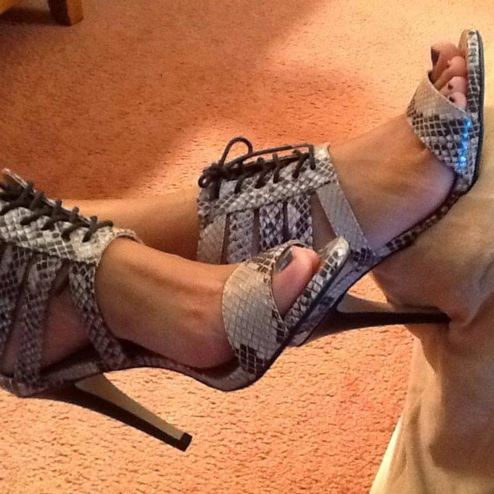 Women's shoes